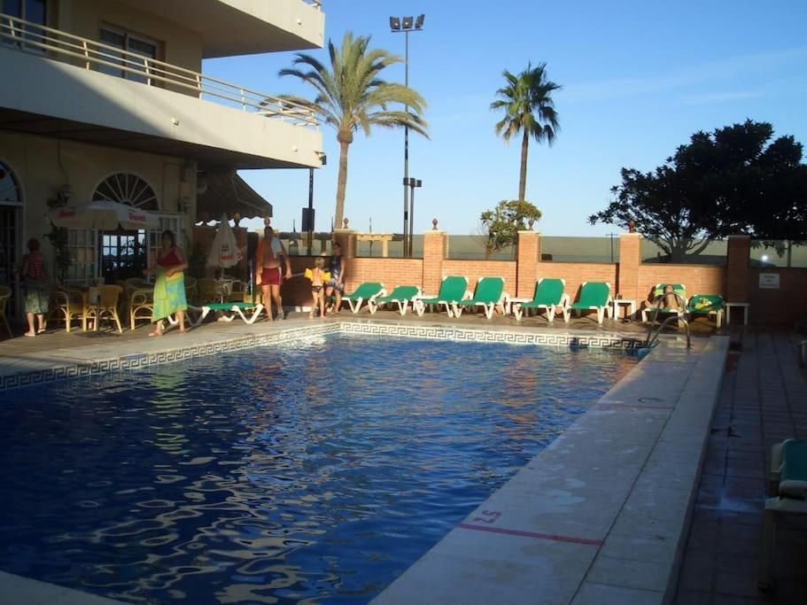 Seafront Apartment With Open-Air Heated Pool Fuengirola Buitenkant foto